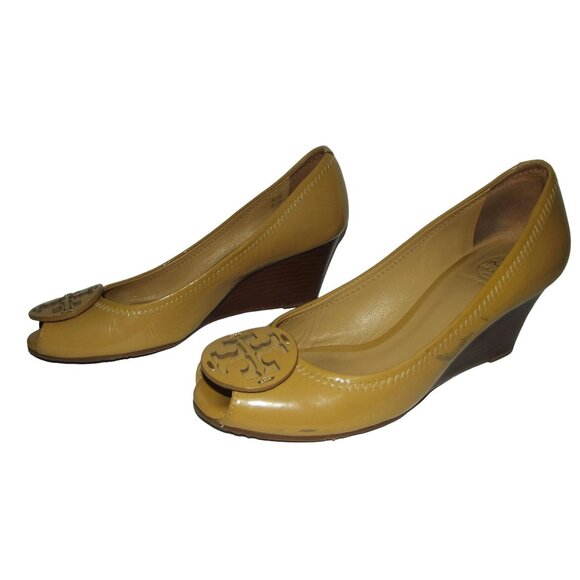 Tory Burch Sally Wedge Pumps Womens 8M Patent Leather Peeptoe Shoes Yellow Logo - Picture 1 of 16